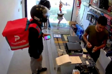 Falso delivery y dos cómplices, realizaron un robo millonario en un comercio de videojuegos y tecnología