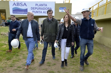 Con Bullrich a su lado, Vidal visitó una planta depuradora de líquidos cloacales en Punta Alta