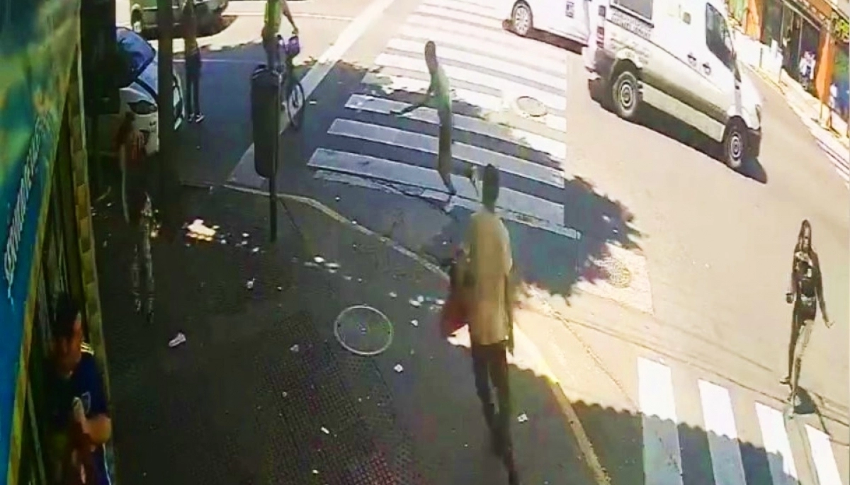 Violencia en CABA: varios sujetos se enfrentaron con facas y machetes en Constitución