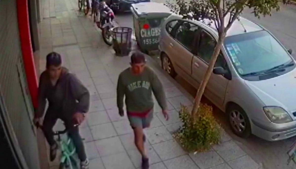 Con un alicate y estudiada estrategia, robaron una bicicleta frente a un policía de Mar del Plata