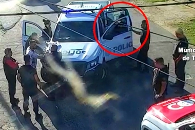 Locura total: lo arrojó de la camioneta en movimiento y se la robó