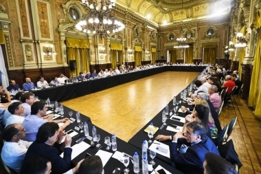 Kicillof le da respiro a intendentes y desembolsa fondos millonarios por los Juegos bonaerenses