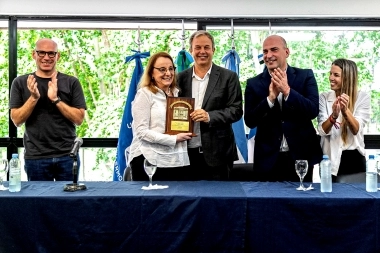Junto a Alicia Kirchner, Cascallares entregó certificados a egresados de la UNaB