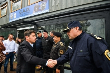 Kicillof inauguró un nuevo destacamento de la Policía Bonaerense en Campana