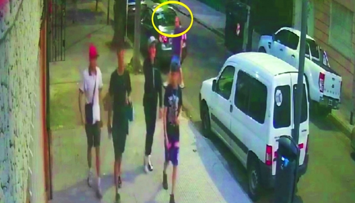 Inseguridad en CABA: cuatro delincuentes arrebataron y escaparon con la caja registradora de un comercio