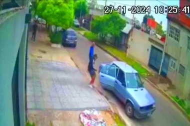 Salió a hacer diligencias por trabajo y dos violentos lo sometieron a un bolsiqueo feroz