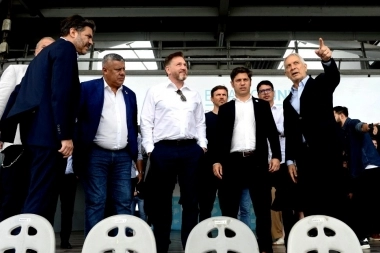Tras la foto con “Chiqui” Tapia y Domínguez, Kicillof trató de “estúpidos” a Macri y Milei por querer instaurar las SAD