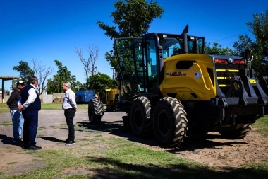 Javier Martínez presentó la nueva Motoniveladora para el Municipio de Pergamino