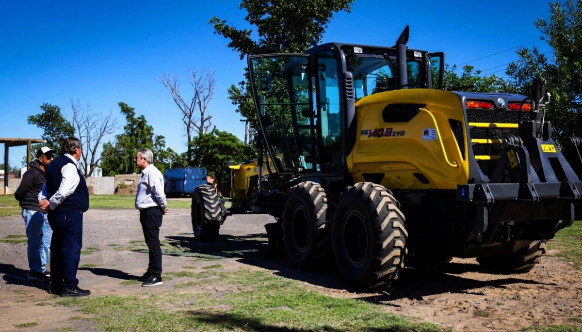 Javier Martínez presentó la nueva Motoniveladora para el Municipio de Pergamino
