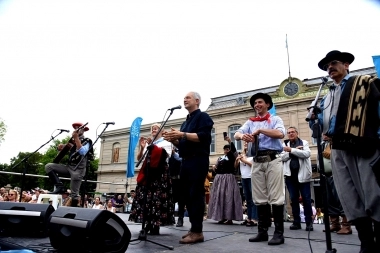 Con un impactante desfile en Meridiano V, Alak celebró el Día de la Tradición en La Plata