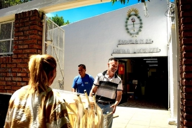 Previo al inicio de clases, el Municipio de San Vicente destinó más de 200 sillas a escuelas del distrito