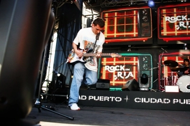 "Rock In Ría" se desarrolló con gran éxito en el puerto de Bahía Blanca