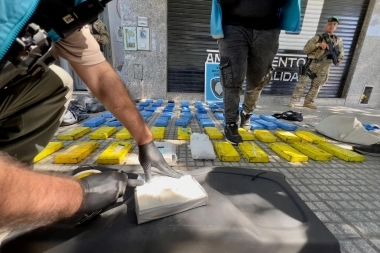 Intentaron escapar de un control policial y les hallaron 70 kg de cocaína de máxima pureza