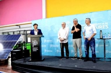 Tras el reto de Cristina, Kicillof se fue para Avellaneda y se mostró con un enemigo de La Cámpora