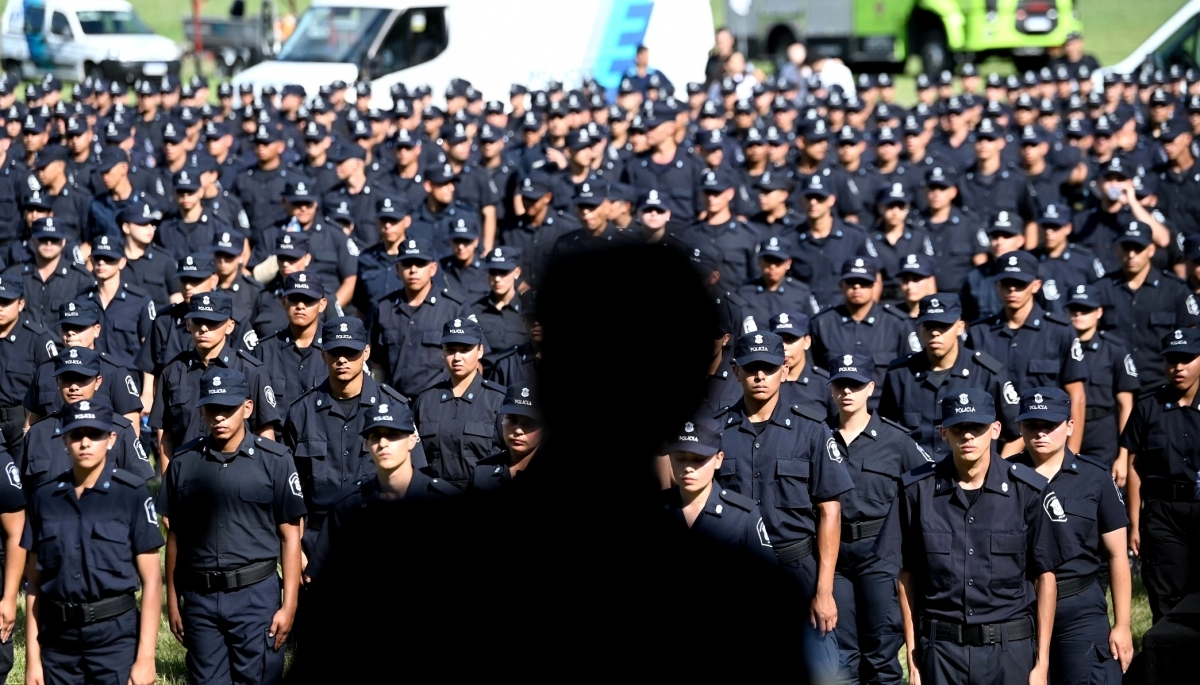 Kicillof y Alonso encabezaron el acto por el Día de la Policía bonaerense en la Escuela Vucetich