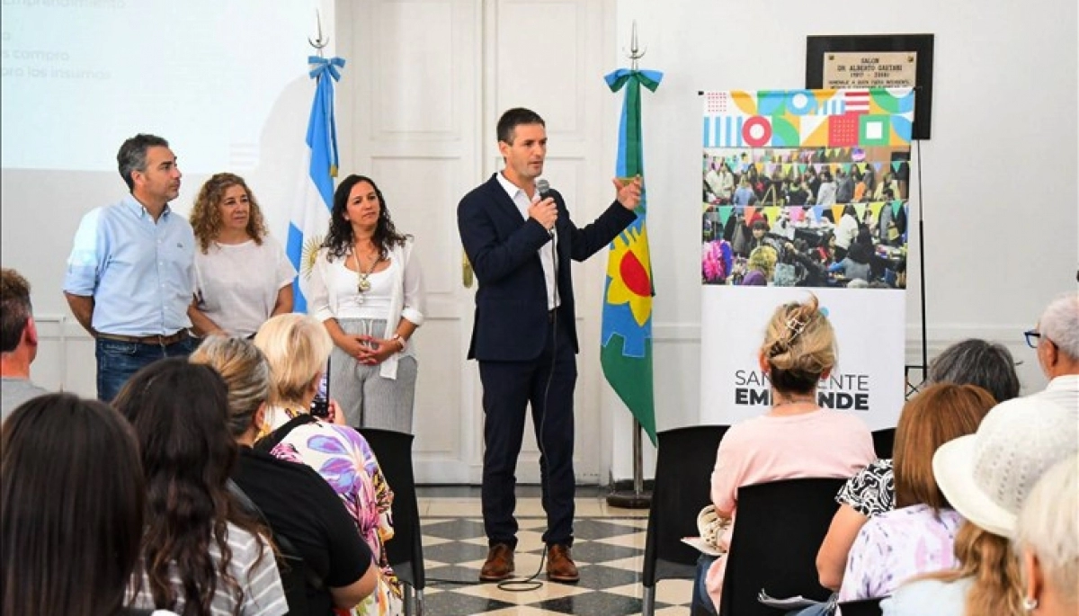 Mantegazza entregó diplomas a emprendedores en el fin de año de “San Vicente Emprende”