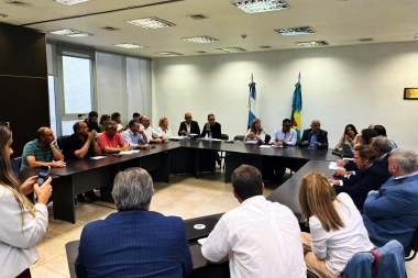 En el marco del debate por la Ley Fiscal, Vaccarezza participó de una reunión con el Agro