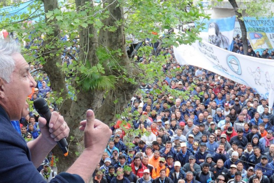 El "Pata" Medina se atrincheró y amenazó con "prender fuego la Provincia" si lo detienen