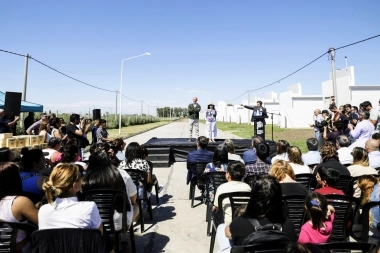 Kicillof visitó Pehuajó y denunció la paralización de obras por parte del Gobierno de Milei