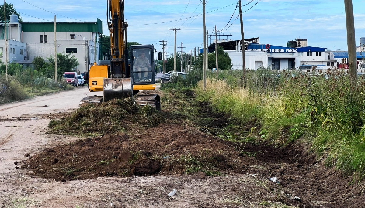 El Municipio de Roque Pérez continúa con los trabajos de mejora de calles