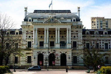 Empleados estatales bonaerenses tendrán asueto el 24 y 31 de diciembre