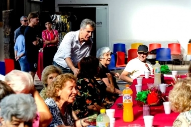Rivadavia: Juanci Martínez participó en el cierre del programa recreativo para adultos mayores