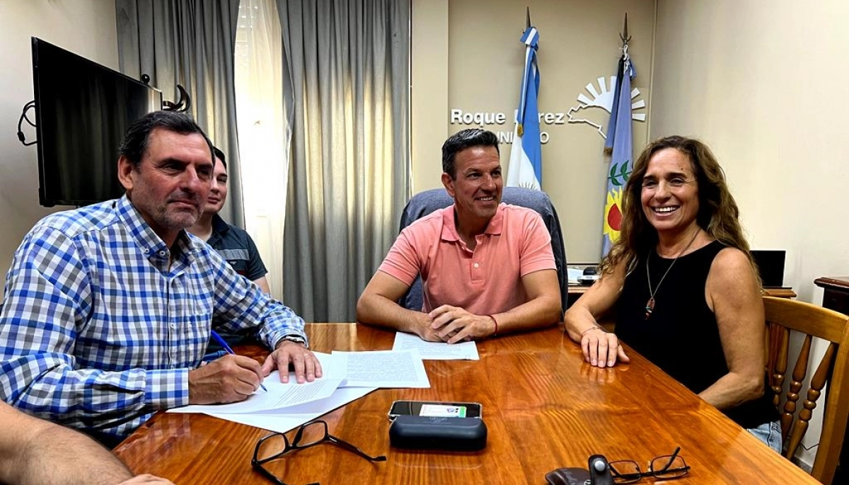 Sciaini selló un convenio con UDOCBA para mejorar el desarrollo de servicios sociales en Roque Pérez