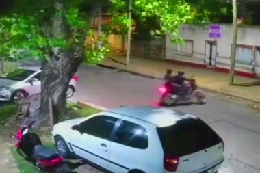 Inseguridad en Tres de Febrero: motochorros rodearon y asaltaron a una joven