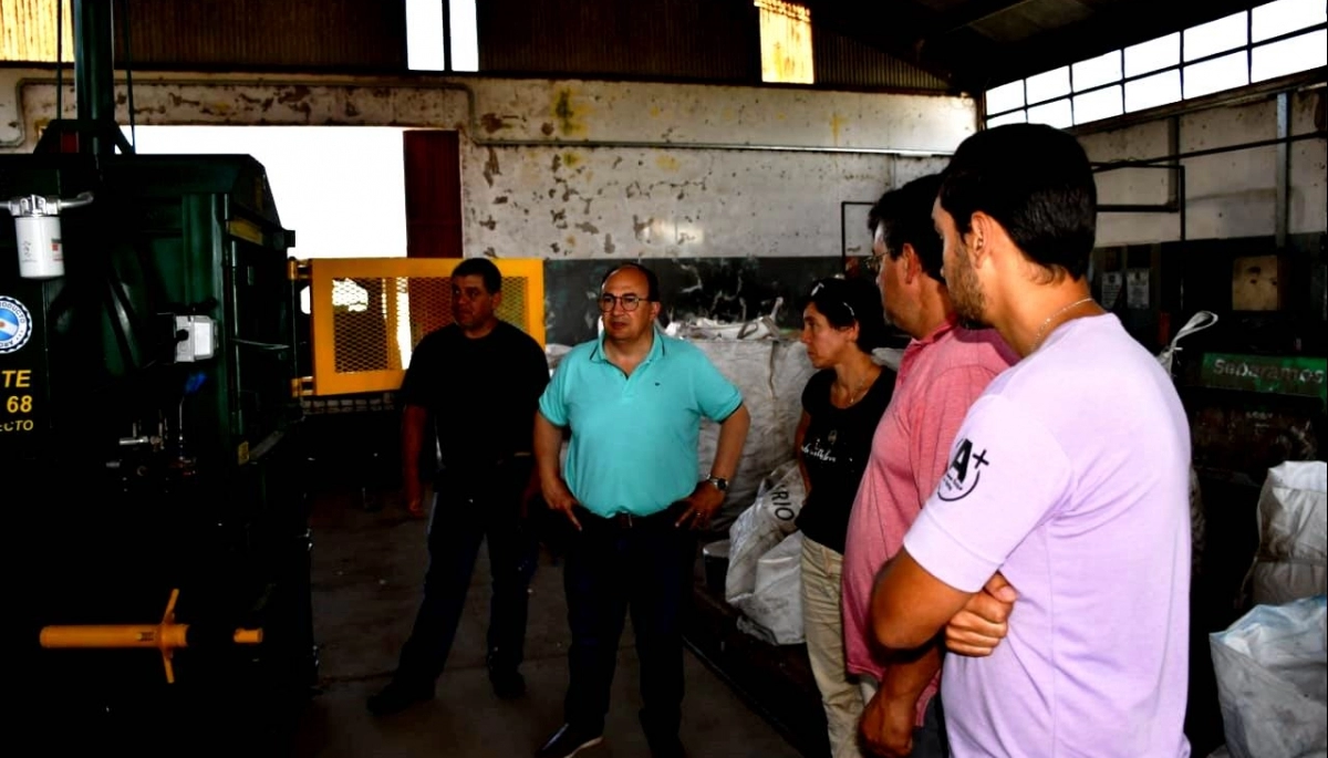 Salomón visitó una planta de reciclado y celebró la labor realizada por sus trabajadores