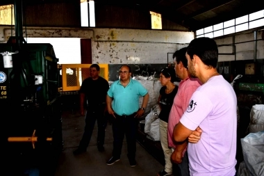Salomón visitó una planta de reciclado y celebró la labor realizada por sus trabajadores