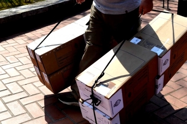 La Junta Electoral bonaerense advirtió que 24 partidos políticos podrían quedar fuera de las elecciones