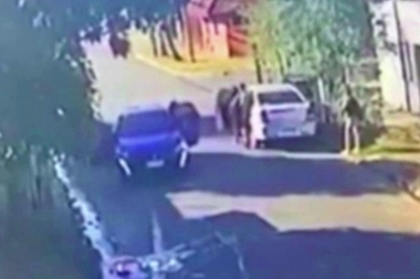 Una nena de 5 años quedó en medio de sujetos armados cuando le robaron el auto a la familia