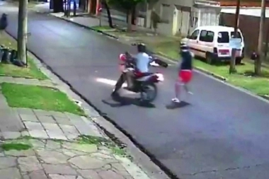 Inseguridad en Morón: motochorros persiguieron, encañonaron y le robaron el vehículo a motoqueros