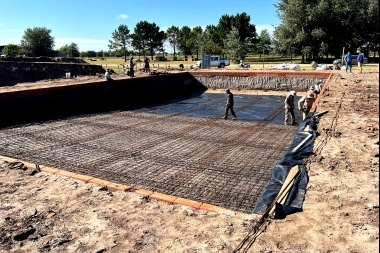 Sciaini supervisó el avance de la obra de las piletas de Parque del Bicentenario en Roque Pérez
