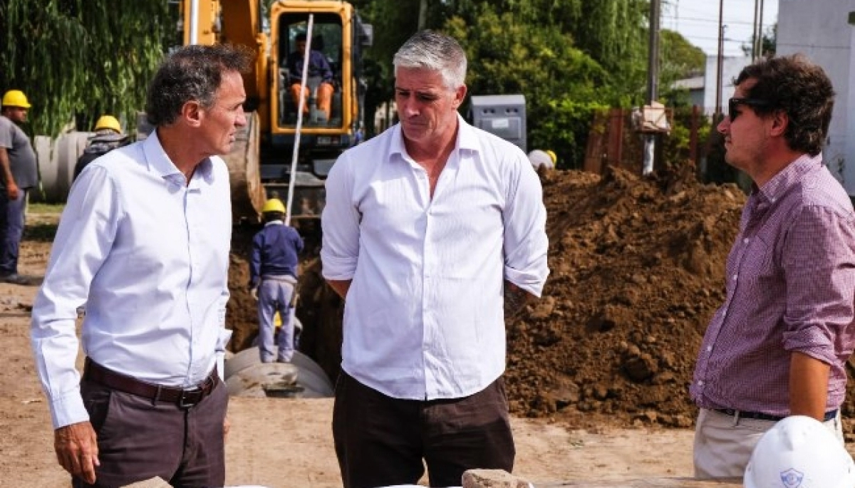 Katopodis visitó Navarro y junto a Diz recorrieron obras hídricas y sociales