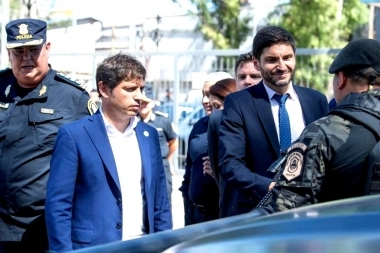 El PJ bonaerense cruzó a Pullaro por criticar al Conurbano y le recordó la ayuda de Kicillof a Santa Fe