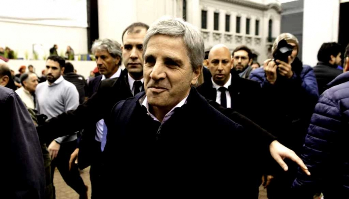 Caputo insistió con la quita de las tasas municipales y los intendentes peronistas no se la dejaron pasar
