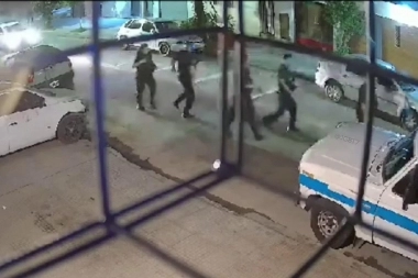 Violencia en CABA: detuvieron a sujeto armado y vecinos los atacaron con piedrazos