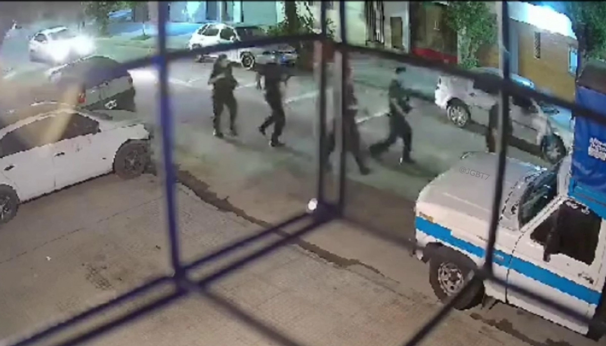 Violencia en CABA: detuvieron a sujeto armado y vecinos los atacaron con piedrazos