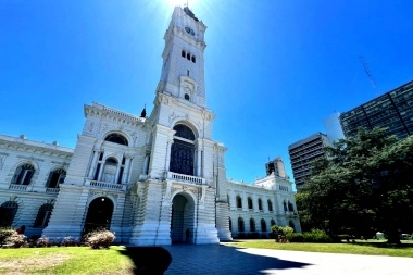 Gracias a un apoyo mayoritario, Alak consiguió la aprobación del Presupuesto Municipal 2025 de La Plata