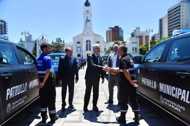 La Plata: Alak presentó 100 nuevas patrullas que se sumarán al Centro de Operaciones Municipal