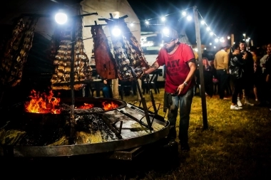 Miles de vecinos de Mar Chiquita disfrutaron de la 19º edición de la Fiesta Provincial del Costillar