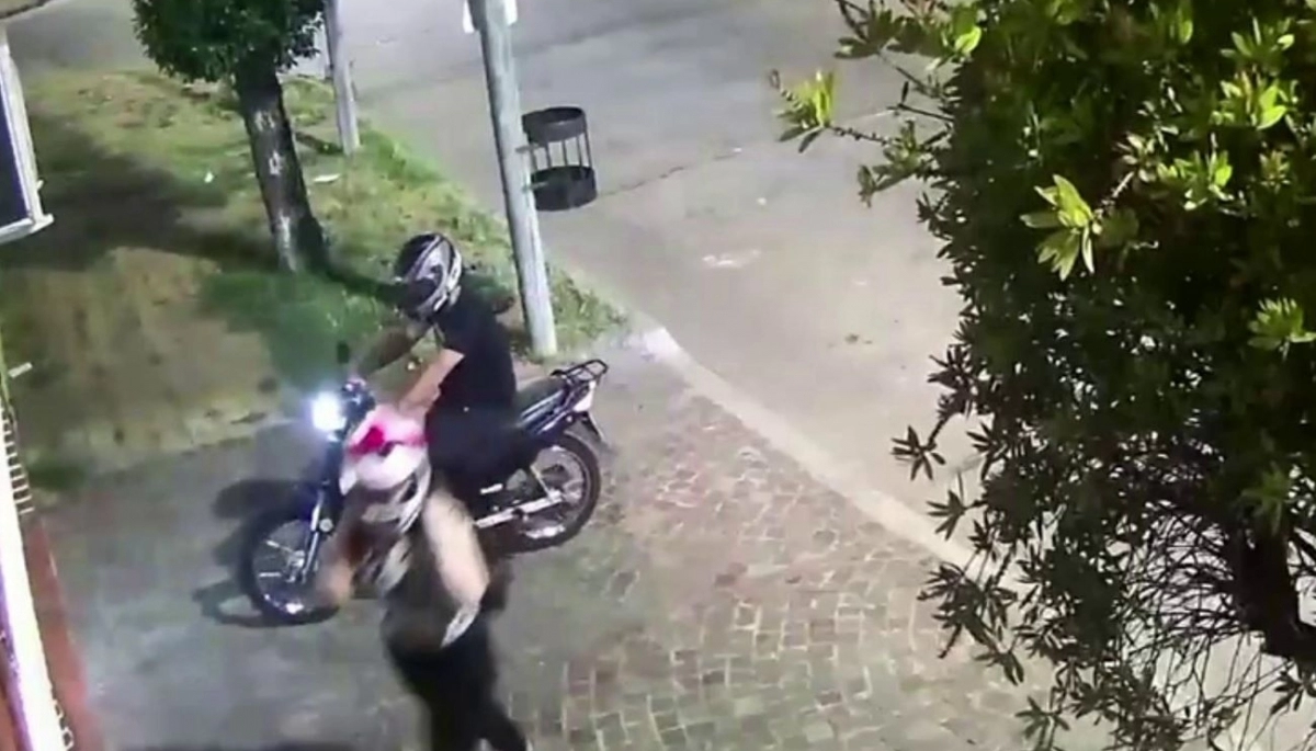 Más inseguridad en Morón: motochorros atacaron a una pareja y al hombre lo habrían baleado por la espalda