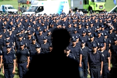 Kicillof y Alonso encabezaron el acto por el Día de la Policía bonaerense en la Escuela Vucetich