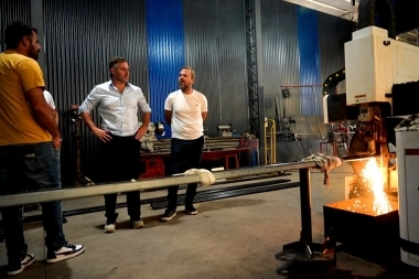 Achával retomó su gira por la Provincia y visitó dos ciudades del corredor de la Ruta 7