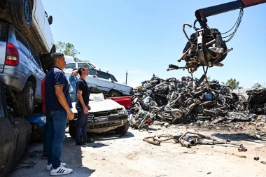San Vicente: Mantegazza supervisó la compactación de motos secuestradas con caños de escape liberados