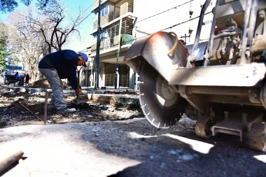 La Plata avanza con obras de pavimentación y bacheo en distintos puntos de la ciudad