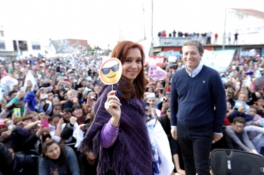 Cristina advirtió sobre un DNU de Macri para manejar datos tecnológicos en celulares