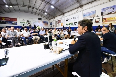Kicillof visitó al sector productivo en Tres Arroyos y apuntó contra Milei por “la destrucción de la industria”