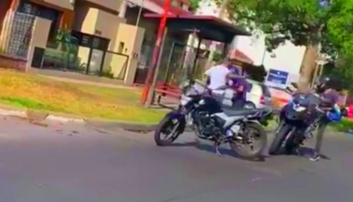 Inseguridad en Morón: mientras conducía grabó a motochorros cuando asaltaban a motoquero